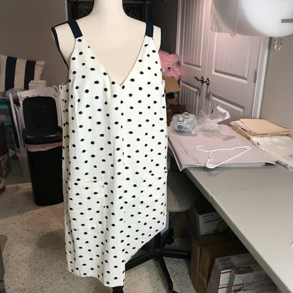 Women's NWT Loft Size 14, White with Navy dots dress